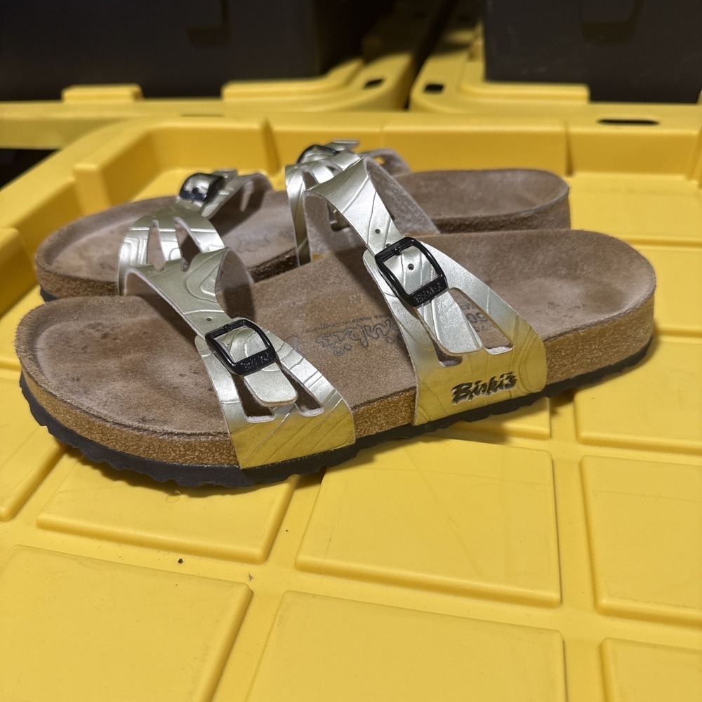 Birki's Womens Size 9 Gold Leather Textured Sandal Slip On Birkenstock Germany